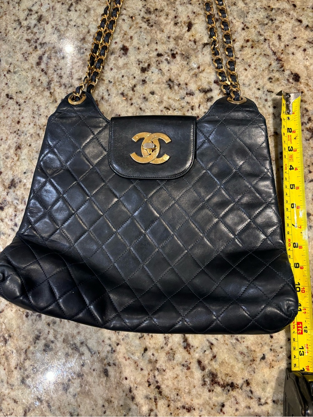 Vintage Chanel black quilted lambskin shoulder bag 24k gold-plated hardware - Picture 3 of 9
